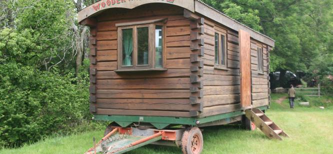 Log showman's waggon