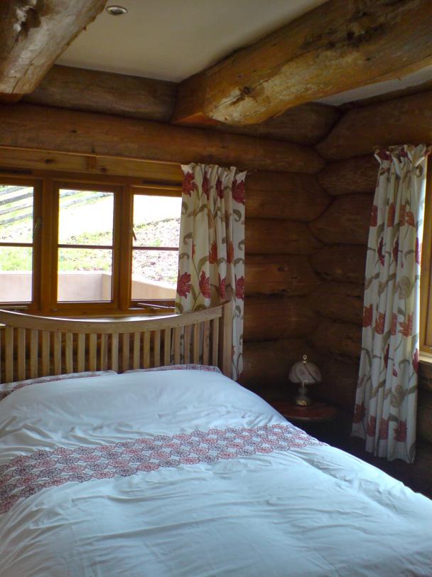  3 bed,Log House Image